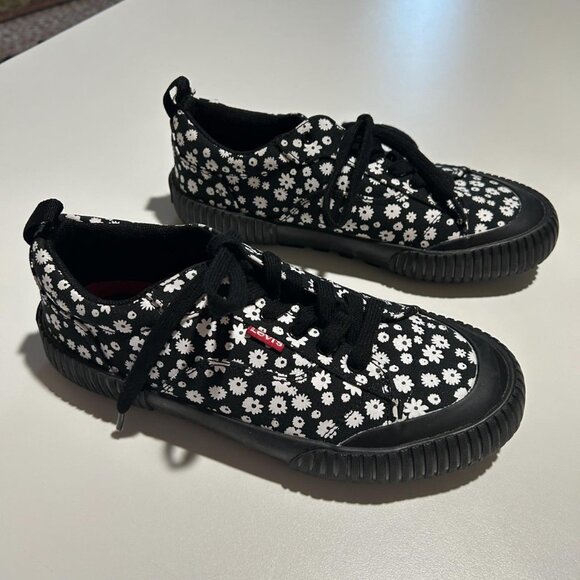 Levis Sneakers - Picture 1 of 8